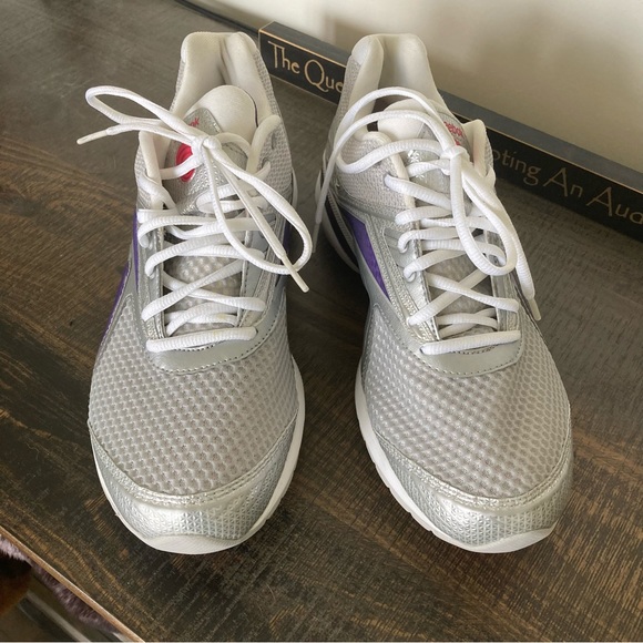 Reebok Size 11 White, Pink and Purple Easytone Reeattack Runners NWT - Picture 5 of 13